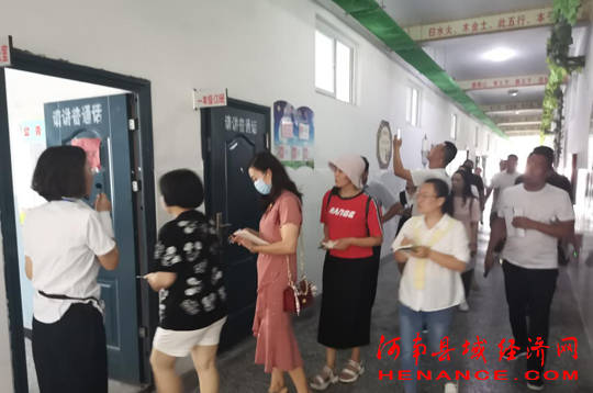 工作|商丘市示范区多所点位学校到示范区和风小学参观交流“创文”工作