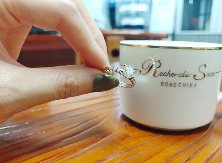 钻石|分享一个精致女孩的珠宝饰品——魔星莫桑钻