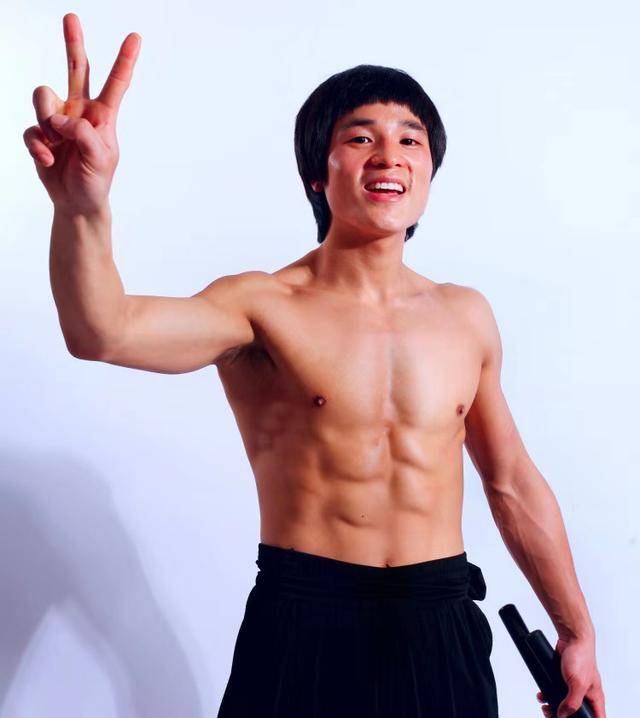 成龙|原创现代李小龙爆料：白冰不是靠成龙上位而是李咏，可惜人已经死了