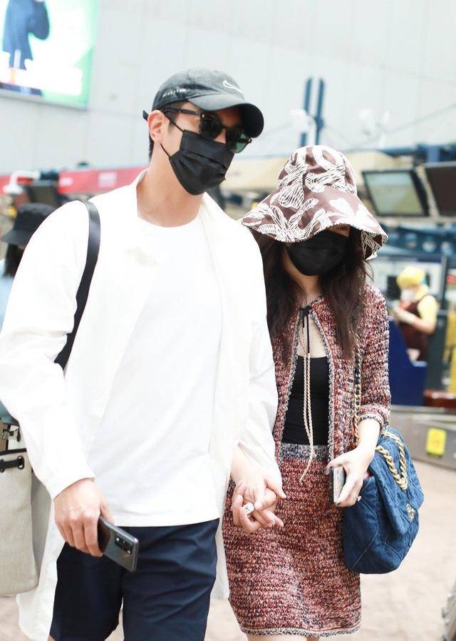 杜江|霍思燕一家三口久违露面，嗯哼长高不少，霍思燕穿针织裙温柔优雅