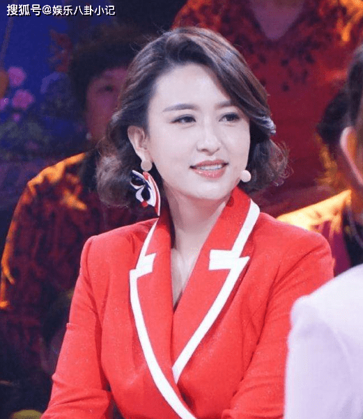 张蕾|原创她是央视美女主播，比董卿还美，被父母催婚后嫁矿业大亨
