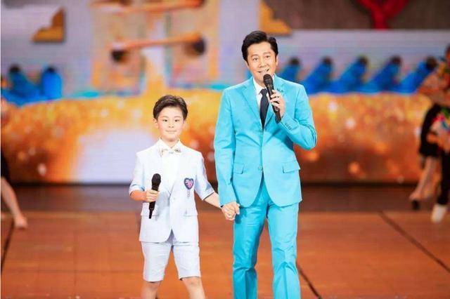 圈养|邓超“散养”儿子，蔡国庆“圈养”儿子，如今两个孩子差别明显