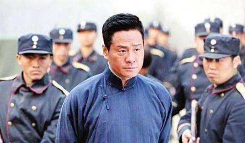 后来他在影片《曾克林出关》中依靠精彩演出取得了金鸡奖最佳电视电影