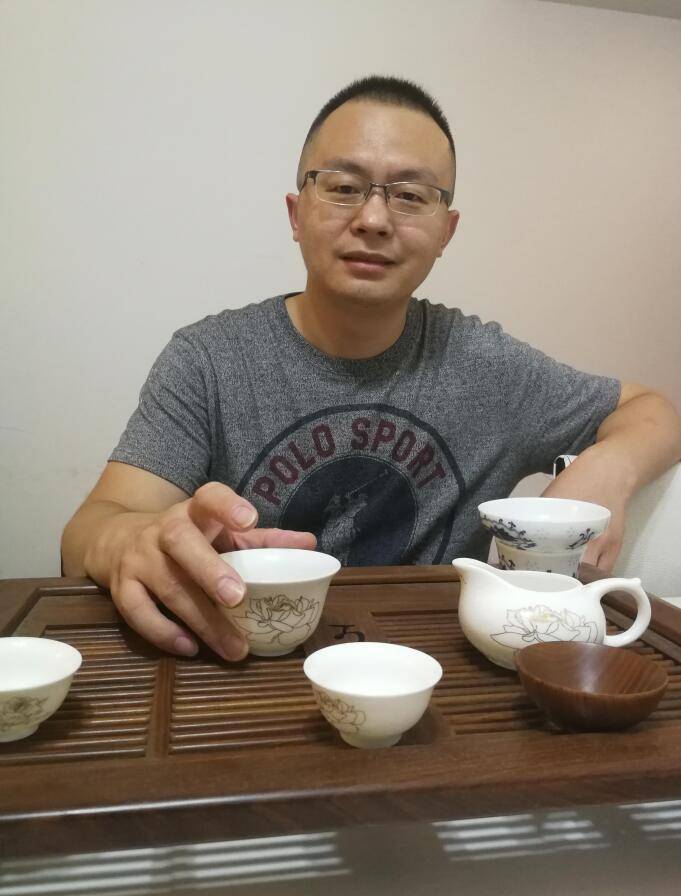 点燃|教育不单是注满一桶水，而且点燃一把火。