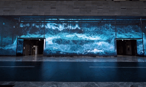 韩国时代广场"巨浪淹没城市 裸眼3d大屏太赛博朋克了