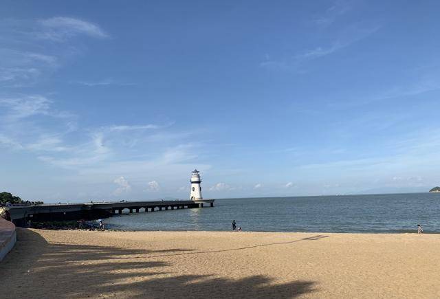 广东珠海这个海滩,景美且免费,有地中海式灯塔,游客纷纷来打卡