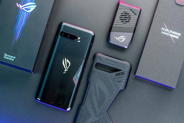 rog phone3抢先看:安兔兔跑分达65万分,顶级游戏手机3999元起