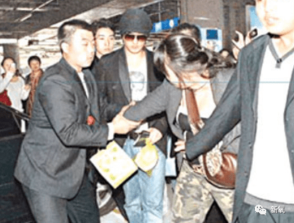 景甜|原创扑倒刘亦菲骚扰景甜，强拉韩雪，他们怎么还没被抓？