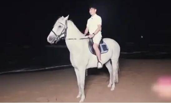 妈妈|原创林志颖情商太低？揭穿陈若仪脚臭打呼，不丢下妈妈却丢老婆下水