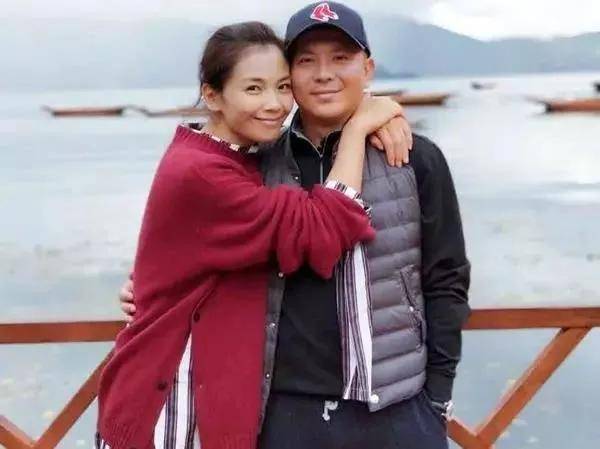 女人|42岁的刘涛宣布转行：从「贤妻」到「总裁」，女人闪耀的地方绝不止外表！