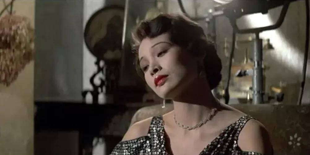 尤物|顶级美艳尤物都是清一色梯型侧颜骨相?