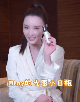 黄圣依|张萌的皮肤有多白？《浪姐》中一骑绝尘，跟黄圣依同框对比更明显