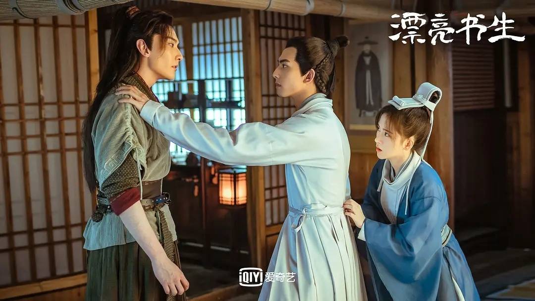 鞠婧祎、宋威龙新剧开播，全网热度第3，但滤镜