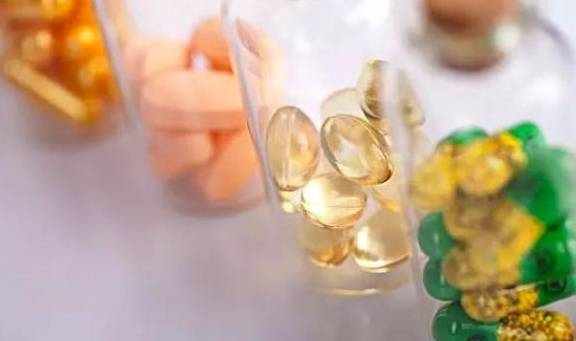 孩子|两个13岁女孩结伴吞药自杀，家长回忆起医生的话，恍然大悟