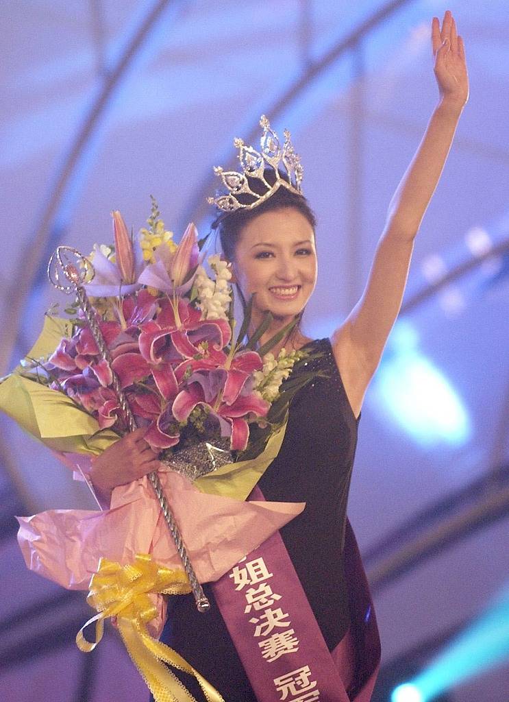 黄圣依|张萌的皮肤有多白？《浪姐》中一骑绝尘，跟黄圣依同框对比更明显