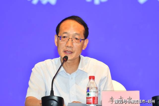 晋城市教育局李志忠局长介绍教育产业推介准备情况