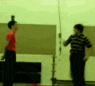 原创搞笑gif:今天去相亲,妹子摔倒了,我要去扶吗