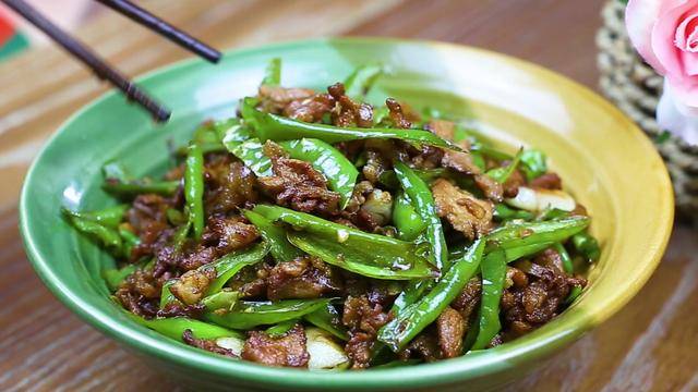 原创难怪饭店做的辣椒炒肉那么好吃,原来大厨都是这样炒的,先收藏了