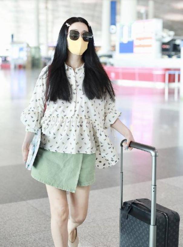 机场|范冰冰现身机场土掉渣，跟台上气场碾压男人的她相比判若两人