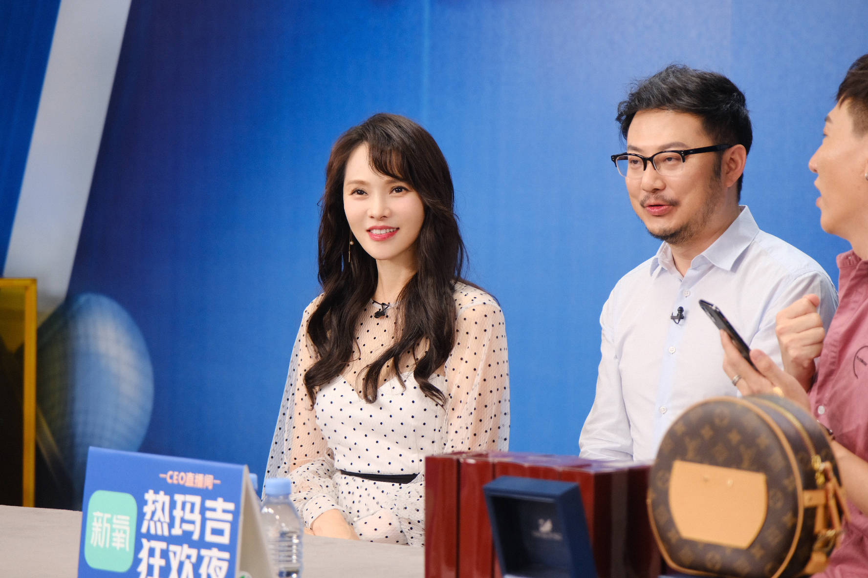 直播|中国直播巅峰对决之夜！新氧CEO金星&amp;伊能静首播观看人数破632万