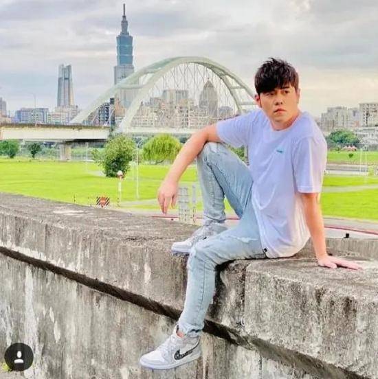 鞋子|一双鞋能支付一栋小房子首付？罗志祥如此高调炫富，回归自我了吗