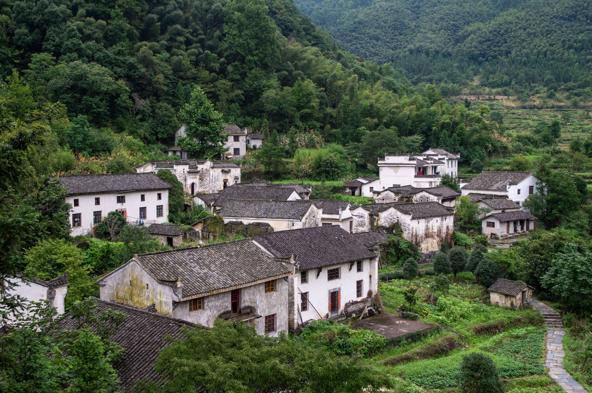 藏在皖南群山间的古村落,比宏村更原生态,景色美如"世外桃源"