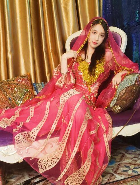 旗袍|轩子巨2兔被封后放飞自我？继旗袍后，这次直接晒出了小虎牙