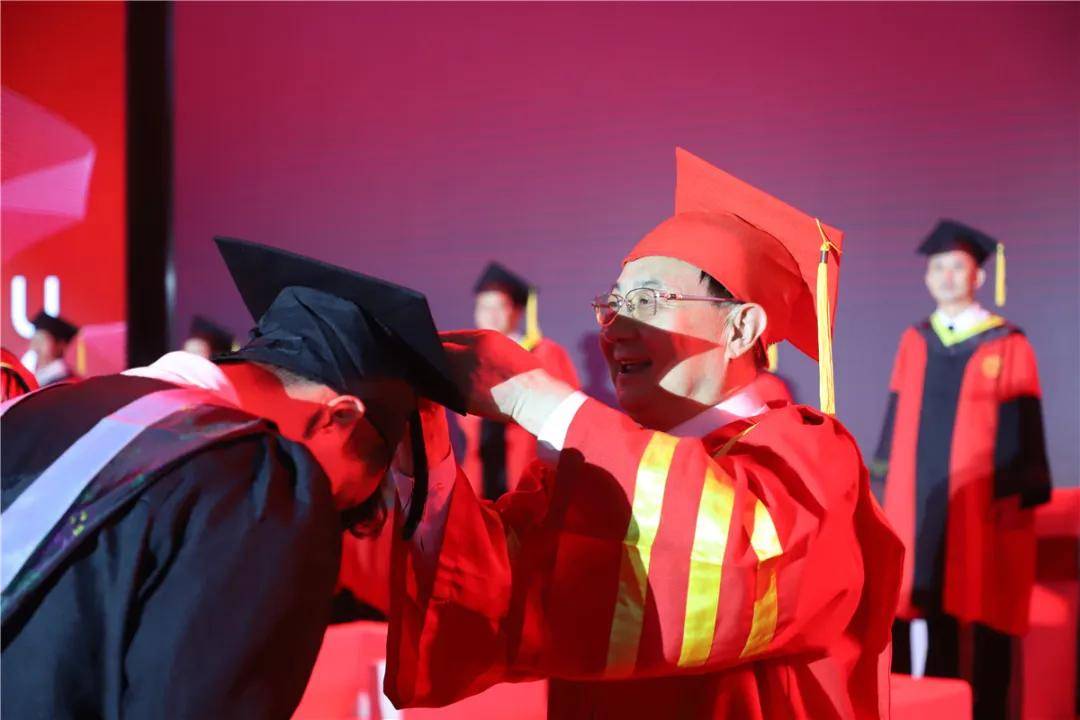 学子|相信未来 乘风破浪：西安培华学院举行2020届毕业典礼暨学位授予仪式