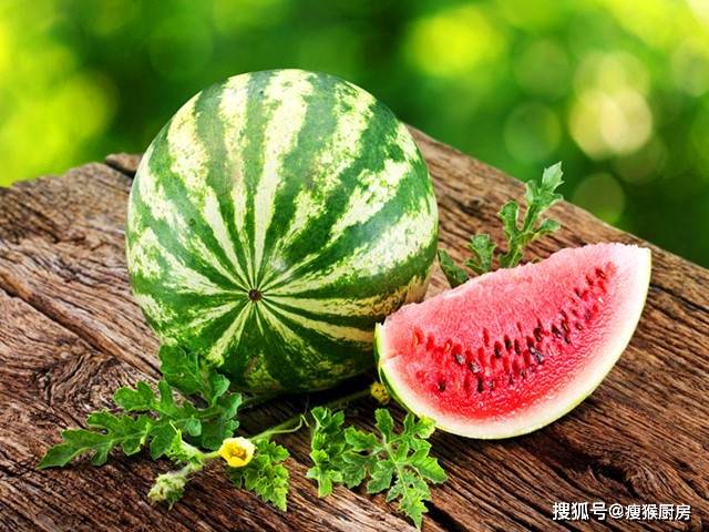其实桃子和西瓜里有含量最多的还是水分和纤维素,不管从什么角度来