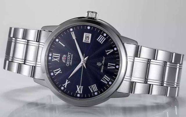 表盘|东方双狮"戴"你领略不一样的秋色!