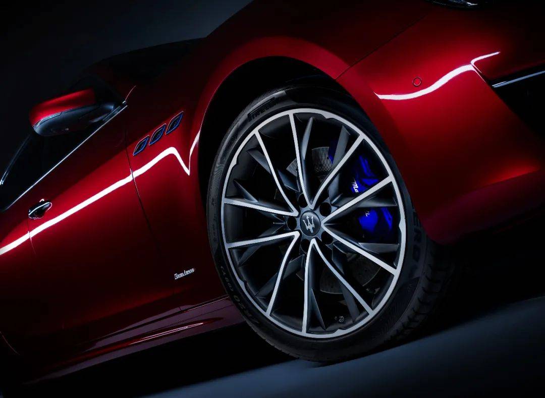 Ghibli|省下几顿饭钱，都无法与爱豆同款的潮流单品是？