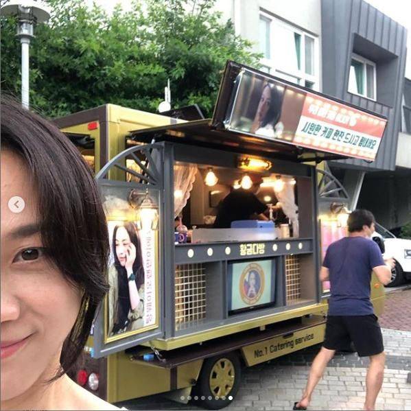 雀斑|汤唯素颜晒自拍，满脸的雀斑和法令纹很明显，气质不减反增！