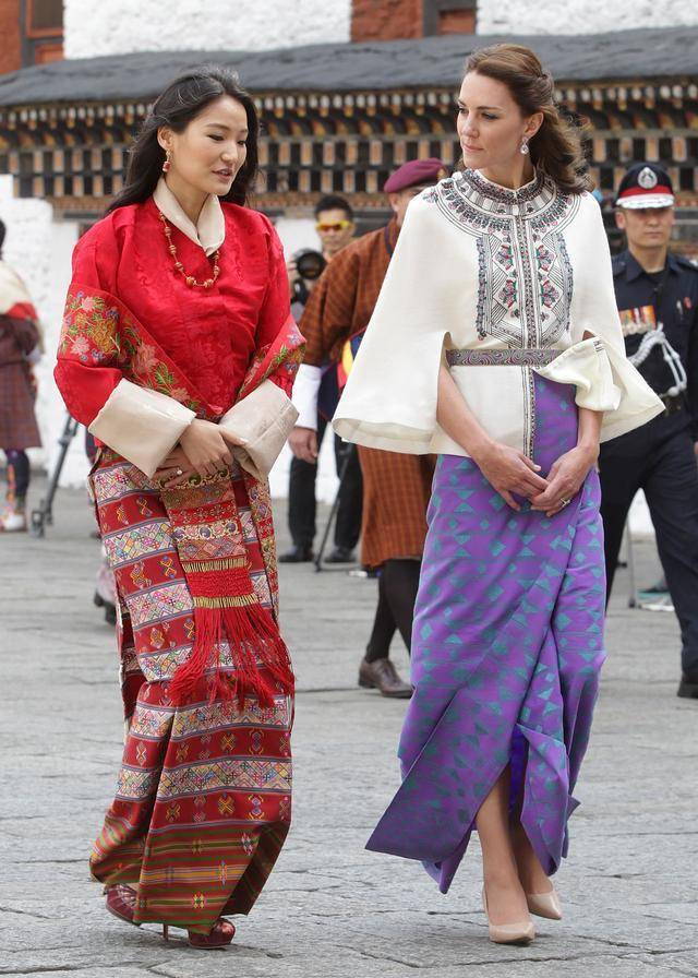 斗篷|不丹最美公主遇到凯特输惨！凯特穿斗篷裙，气场稳赢不丹雪域王后