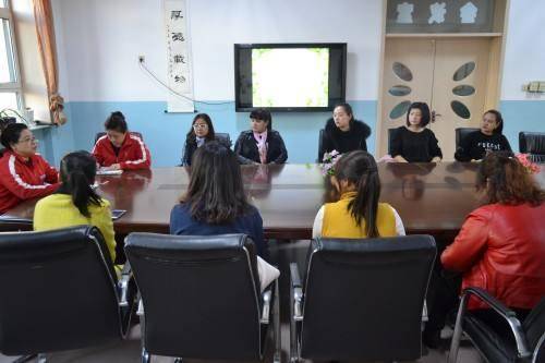 iPhone|毕业季有父母建议送老师钻戒、iPhone，家长：还是学习交流群？