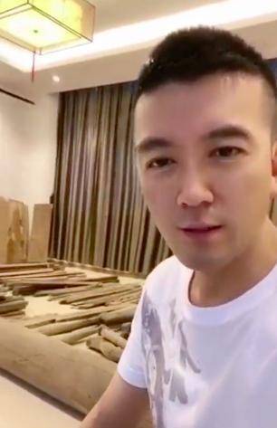 杨子库房大揭秘!堆满黄花梨称几千万一吨,淡定直言价值已过亿