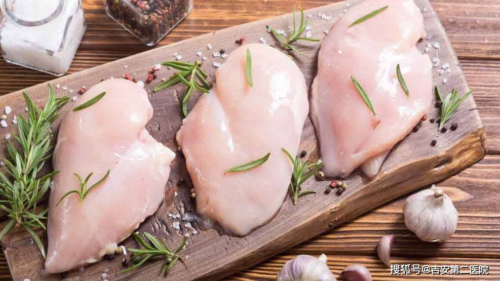 猪肉、鸡肉、鱼肉……哪种肉更适合老年人？