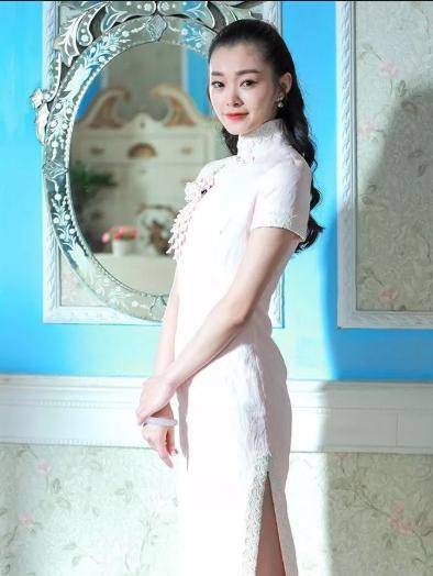 宋轶将旗袍穿出花样的女人,身上清冷气息挡不住,你想要的她都有_感觉