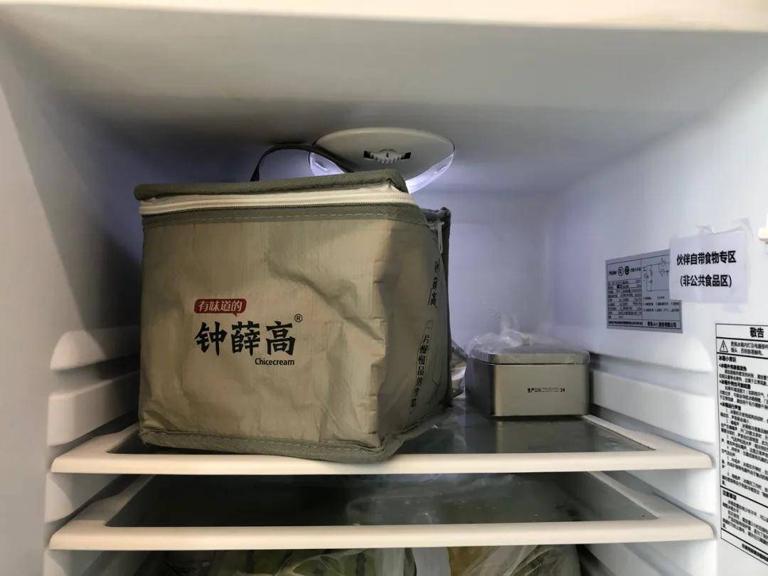 包包|把打包袋做成潮流包包！茶饮品牌正在变成“手袋公司”？