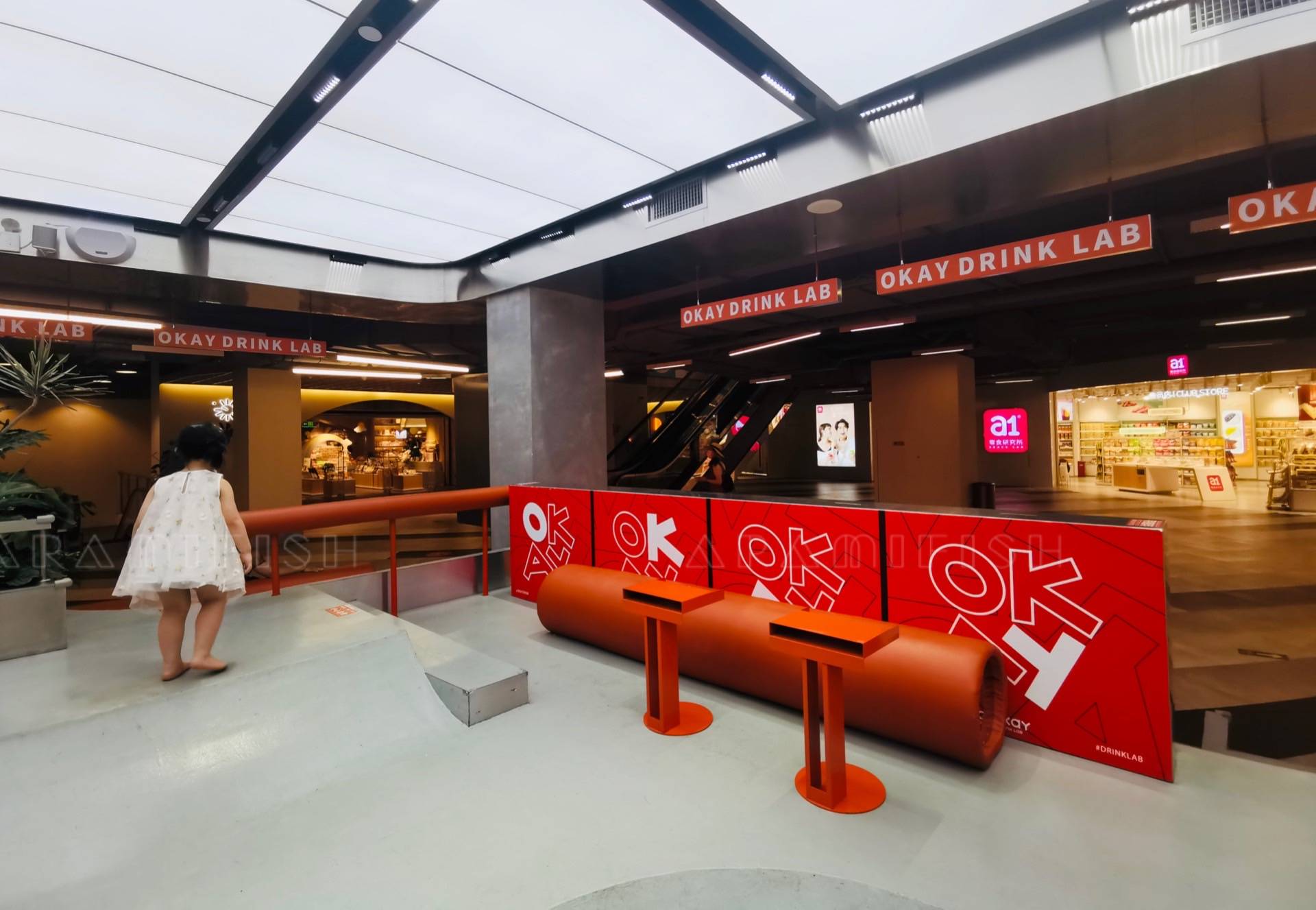 年轻人|她来了她来了，她才不是平平无奇的饮品小天后