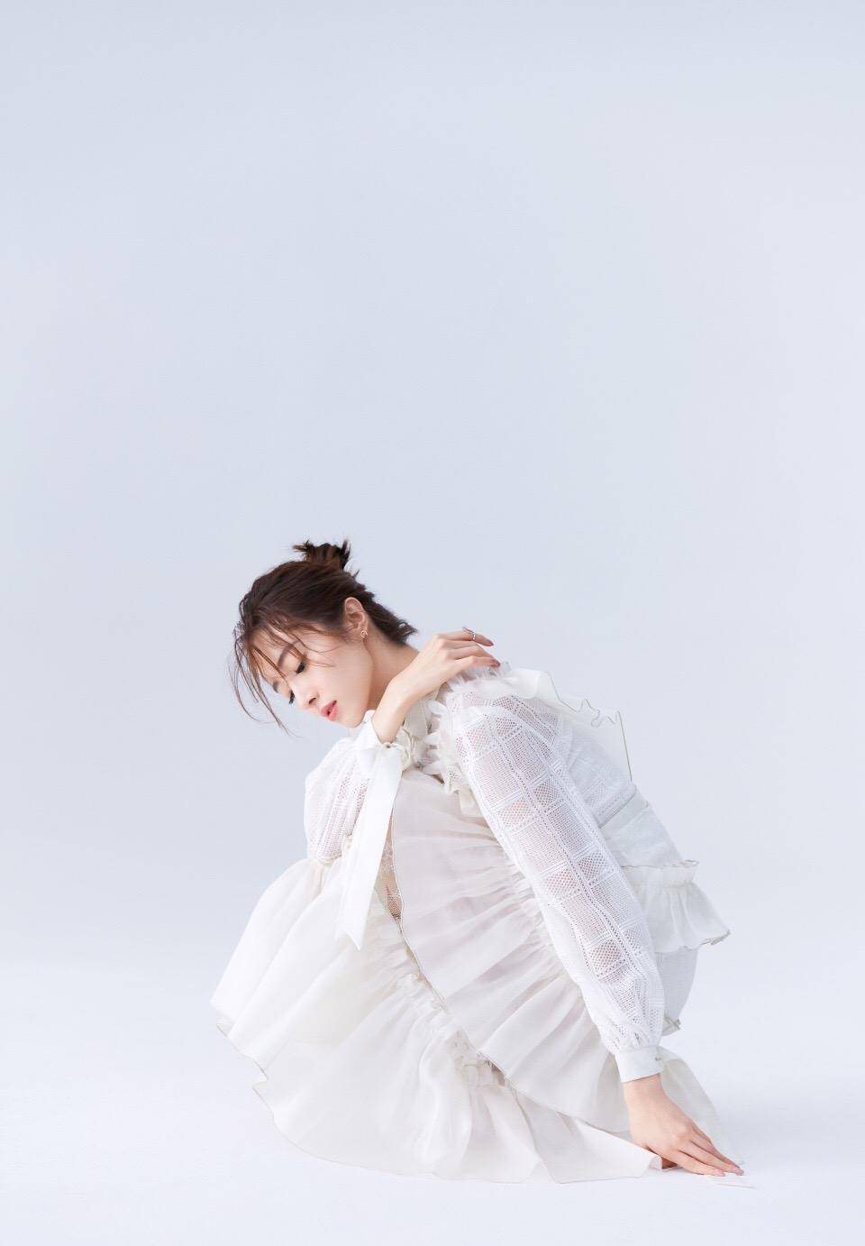 慵懒感白裙子照片 0555d501a41a4303bd5fe299483d1c2b.jpeg