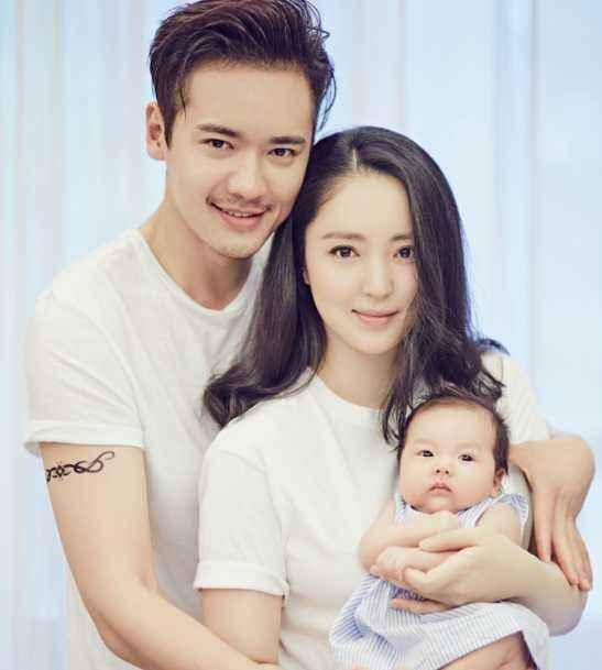 平价|董璇被曝恋爱后气质更好？身上T恤才百元，平价衣服穿出大牌感