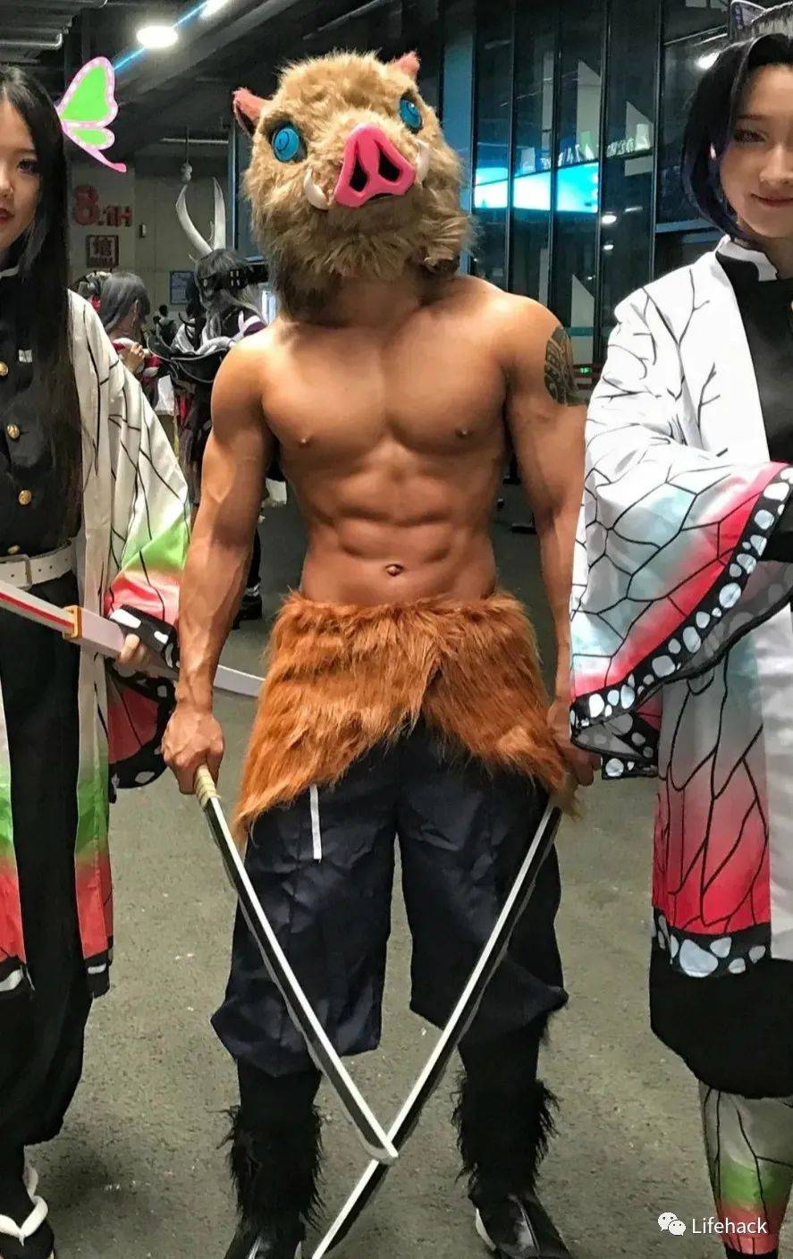 小哥|上海漫展筋肉男引发舔屏,这肉体太野了
