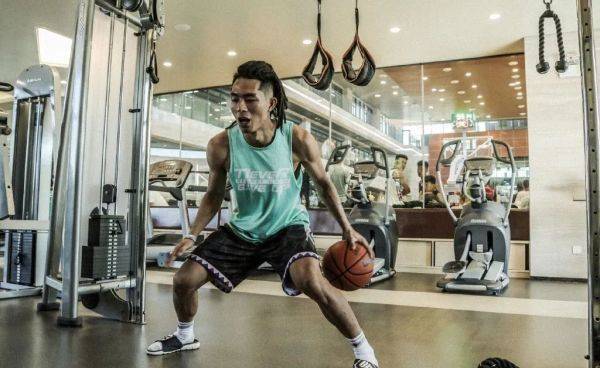 王冠军裤子 a3b4090701064ca98a209c01645ea876.jpeg