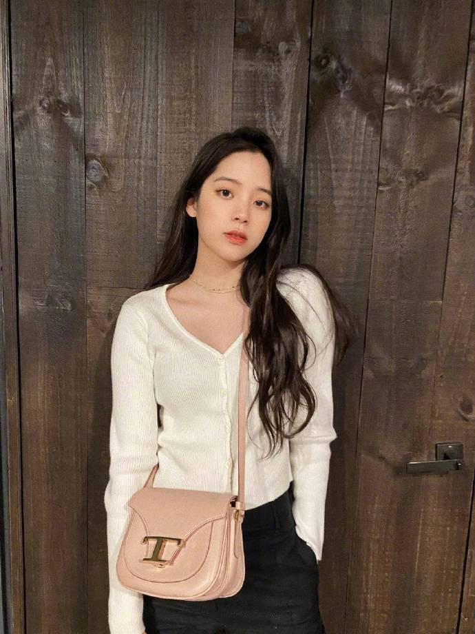 娜娜|每个女孩的姐妹淘——欧阳娜娜，她的安利你都吃下了吗？