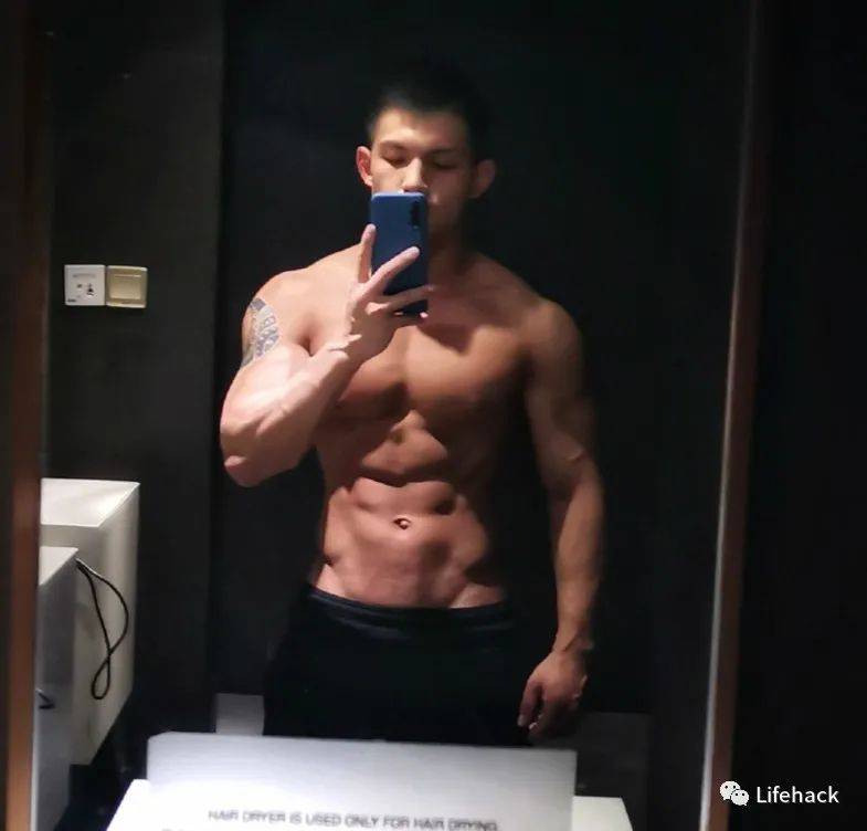 小哥|上海漫展筋肉男引发舔屏,这肉体太野了