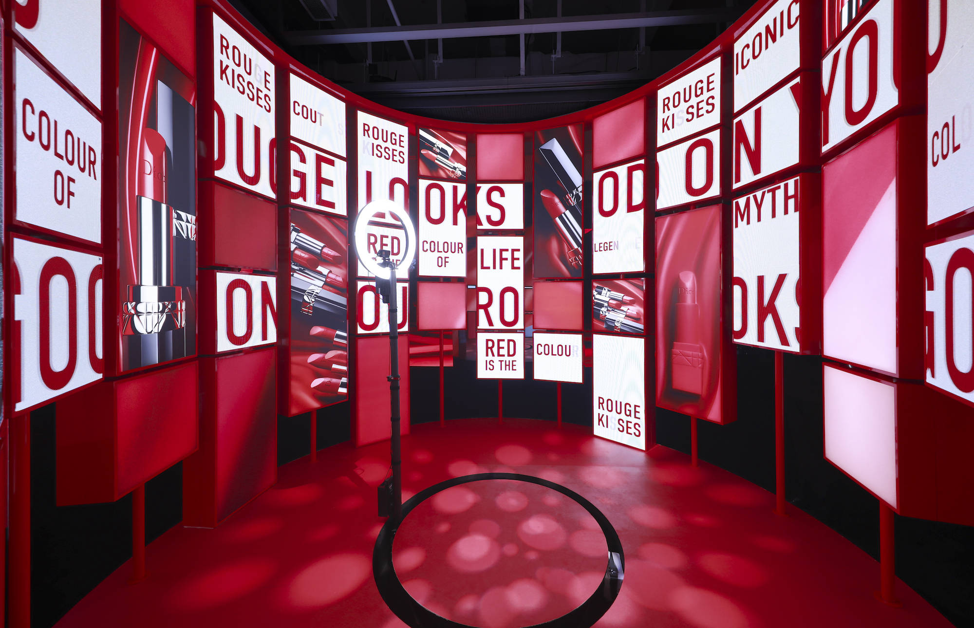 蓝金|王子文、韩东君、毕雯珺等明星共同揭开DIOR迪奥烈艳蓝金唇膏的派对盛宴