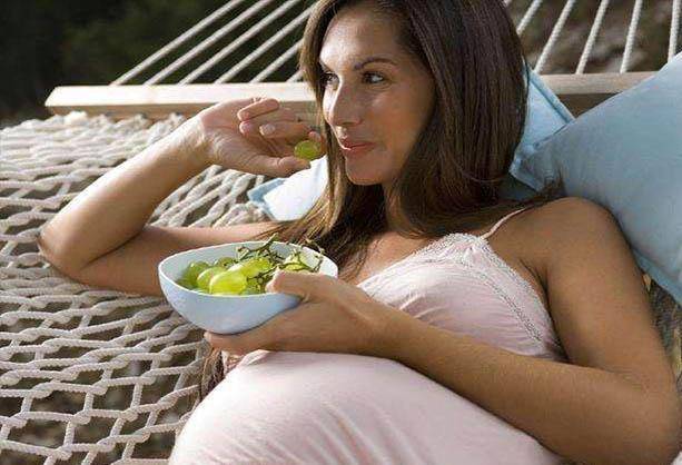 孕期吃葡萄能让宝宝拥有大眼睛吗？有些许依据，多吃三物提升视力
