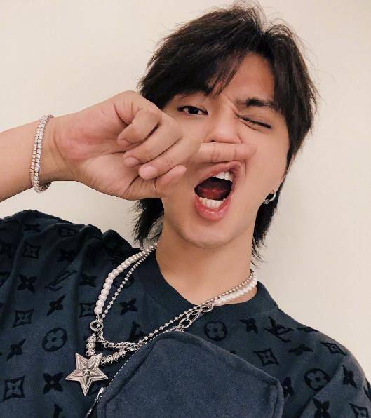 周扬青住梁正贤王漫妮酒店，疑借剧情暗讽罗志