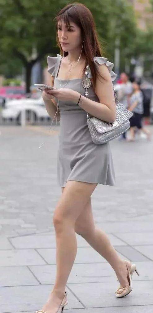 高跟鞋怎么穿才有魅力图片 5fdb9d0095e542f8b3deec752267a305.jpeg