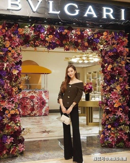 郑秀妍|Jessica 郑秀妍晒近况，大秀优雅气质，被赞“比名牌更耀眼”